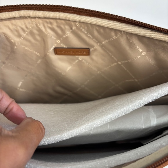 Michael Kors Quilted Camel Laptop Holder NWOT - Picture 4 of 5